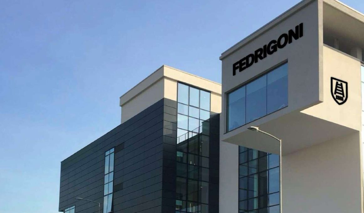 Dettaglio di carta speciale e packaging premium legato ai risultati 2025 di Fedrigoni